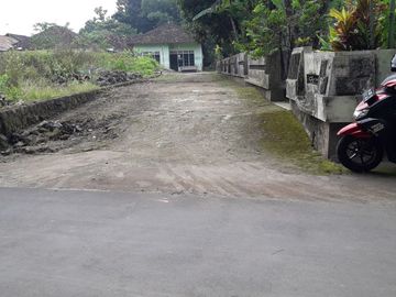 Rumah barat SMK Negri 1 Jamblangan Margomulyo Seyegan Sleman Yogyakarta
