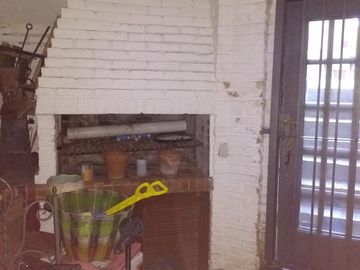 Vicente López - Sólido Chalet de 6 amb en 3 Plantas .- Amplio jardín, con Piscina!