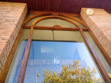Vicente López - Sólido Chalet de 6 amb en 3 Plantas .- Amplio jardín, con Piscina!