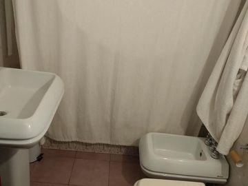 Vicente López - Sólido Chalet de 6 amb en 3 Plantas .- Amplio jardín, con Piscina!