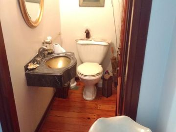 Vicente López - Sólido Chalet de 6 amb en 3 Plantas .- Amplio jardín, con Piscina!