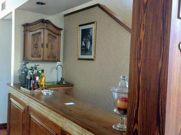 Vicente López - Sólido Chalet de 6 amb en 3 Plantas .- Amplio jardín, con Piscina!