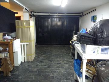 Vicente López - Sólido Chalet de 6 amb en 3 Plantas .- Amplio jardín, con Piscina!