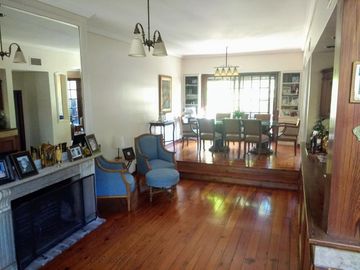 Vicente López - Sólido Chalet de 6 amb en 3 Plantas .- Amplio jardín, con Piscina!