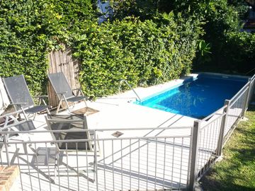 Vicente López - Sólido Chalet de 6 amb en 3 Plantas .- Amplio jardín, con Piscina!