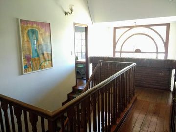 Vicente López - Sólido Chalet de 6 amb en 3 Plantas .- Amplio jardín, con Piscina!