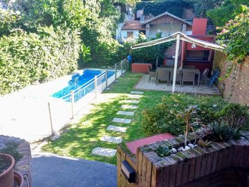 Vicente López - Sólido Chalet de 6 amb en 3 Plantas .- Amplio jardín, con Piscina!