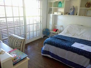 Vicente López - Sólido Chalet de 6 amb en 3 Plantas .- Amplio jardín, con Piscina!