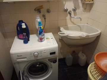 Vicente López - Sólido Chalet de 6 amb en 3 Plantas .- Amplio jardín, con Piscina!