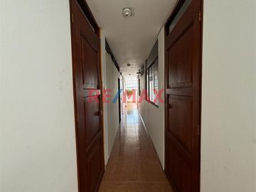 🌟 ¡VIVE DE ALQUILERES! 🌟

🏢EDIFICIO EN VENTA 
✅Incluye 2 departamentos, 8 cuartos extras y una cochera.
 📍Ubicado en Monserrate, a media cuadra de