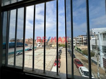 🌟 ¡VIVE DE ALQUILERES! 🌟

🏢EDIFICIO EN VENTA 
✅Incluye 2 departamentos, 8 cuartos extras y una cochera.
 📍Ubicado en Monserrate, a media cuadra de
