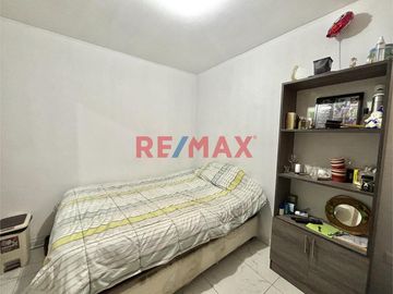 🌟 ¡VIVE DE ALQUILERES! 🌟

🏢EDIFICIO EN VENTA 
✅Incluye 2 departamentos, 8 cuartos extras y una cochera.
 📍Ubicado en Monserrate, a media cuadra de