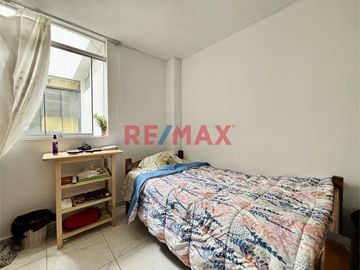 🌟 ¡VIVE DE ALQUILERES! 🌟

🏢EDIFICIO EN VENTA 
✅Incluye 2 departamentos, 8 cuartos extras y una cochera.
 📍Ubicado en Monserrate, a media cuadra de