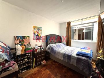 🌟 ¡VIVE DE ALQUILERES! 🌟

🏢EDIFICIO EN VENTA 
✅Incluye 2 departamentos, 8 cuartos extras y una cochera.
 📍Ubicado en Monserrate, a media cuadra de