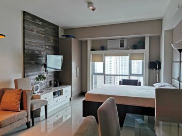 For Sale: Greenbelt Excelsior Studio Unit