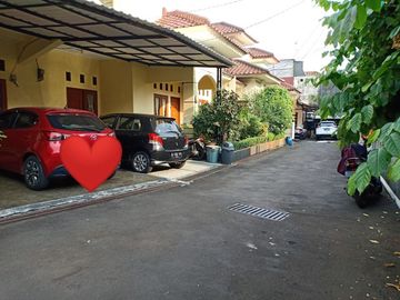 Rumah Asri terawat di Condet Jakarta Timur Strategis Bebas Banjir