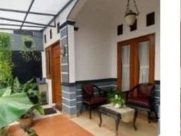 Rumah Asri terawat di Condet Jakarta Timur Strategis Bebas Banjir