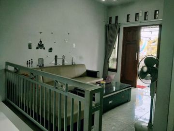 Dijual ruko / tempat usaha dan tempat tinggal di jalan raya karangploso malang .