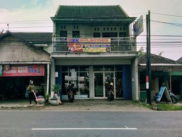 Dijual ruko / tempat usaha dan tempat tinggal di jalan raya karangploso malang .