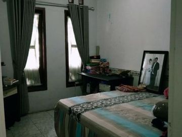 Dijual ruko / tempat usaha dan tempat tinggal di jalan raya karangploso malang .