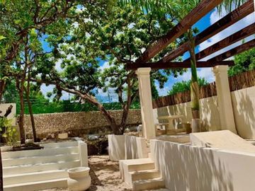 Casa con alberca privada, doble altura, jardin interior, bar con columpios, cerc