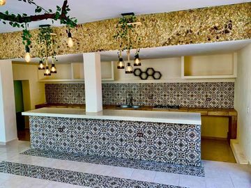 Casa con alberca privada, doble altura, jardin interior, bar con columpios, cerc
