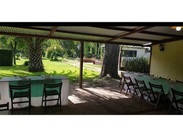 TRES HECTREAS CON SALON COMERCIAL