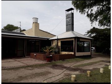 TRES HECTREAS CON SALON COMERCIAL