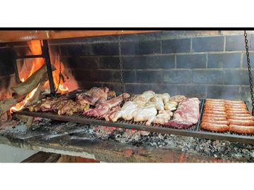 TRES HECTREAS CON SALON COMERCIAL