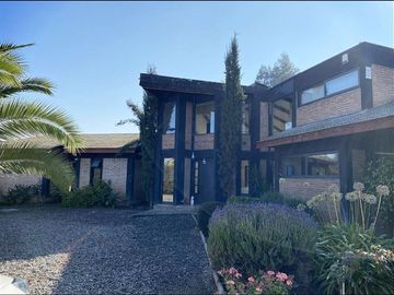 Casa en venta 4D/3B parcela en condominio Talagante