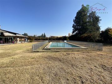 Casa en venta 4D/3B parcela en condominio Talagante