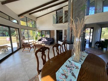 Casa en venta 4D/3B parcela en condominio Talagante