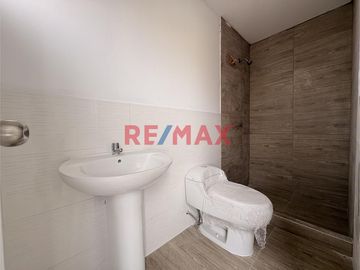 🏡 ¡Vive en tu nuevo depa desde julio! Estrena con estilo en Los Pinos 🏙️

📍 Ubicación privilegiada: Urbanización Los Pinos – Trujillo. A pocos pasos