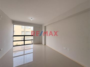🏡 ¡Vive en tu nuevo depa desde julio! Estrena con estilo en Los Pinos 🏙️

📍 Ubicación privilegiada: Urbanización Los Pinos – Trujillo. A pocos pasos