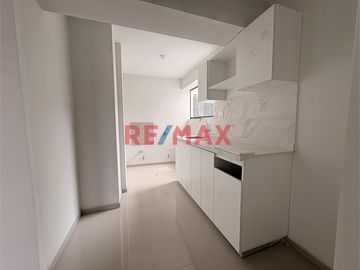 🏡 ¡Vive en tu nuevo depa desde julio! Estrena con estilo en Los Pinos 🏙️

📍 Ubicación privilegiada: Urbanización Los Pinos – Trujillo. A pocos pasos