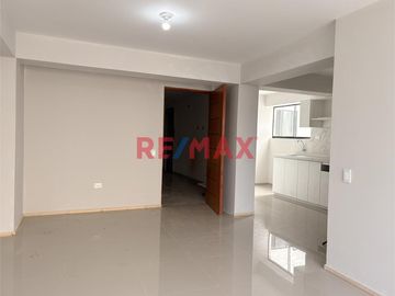 🏡 ¡Vive en tu nuevo depa desde julio! Estrena con estilo en Los Pinos 🏙️

📍 Ubicación privilegiada: Urbanización Los Pinos – Trujillo. A pocos pasos