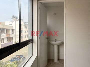 🏡 ¡Vive en tu nuevo depa desde julio! Estrena con estilo en Los Pinos 🏙️

📍 Ubicación privilegiada: Urbanización Los Pinos – Trujillo. A pocos pasos