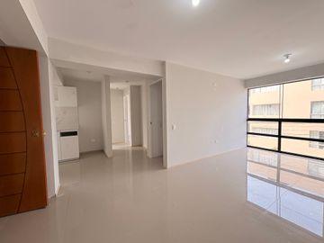🏡 ¡Vive en tu nuevo depa desde julio! Estrena con estilo en Los Pinos 🏙️

📍 Ubicación privilegiada: Urbanización Los Pinos – Trujillo. A pocos pasos