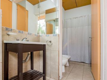 Venta Casa Con Pileta Quincho 4 Dormitorios c/ cochera - Arroyito, Rosario