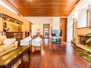 Venta Casa Con Pileta Quincho 4 Dormitorios c/ cochera - Arroyito, Rosario