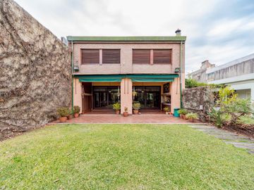 Venta Casa Con Pileta Quincho 4 Dormitorios c/ cochera - Arroyito, Rosario
