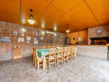 Venta Casa Con Pileta Quincho 4 Dormitorios c/ cochera - Arroyito, Rosario