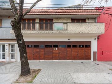 Venta Casa Con Pileta Quincho 4 Dormitorios c/ cochera - Arroyito, Rosario