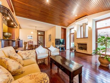 Venta Casa Con Pileta Quincho 4 Dormitorios c/ cochera - Arroyito, Rosario