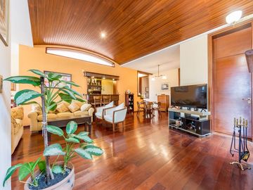 Venta Casa Con Pileta Quincho 4 Dormitorios c/ cochera - Arroyito, Rosario
