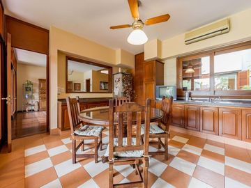 Venta Casa Con Pileta Quincho 4 Dormitorios c/ cochera - Arroyito, Rosario