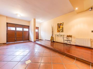 Venta Casa Con Pileta Quincho 4 Dormitorios c/ cochera - Arroyito, Rosario