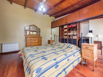 Venta Casa Con Pileta Quincho 4 Dormitorios c/ cochera - Arroyito, Rosario