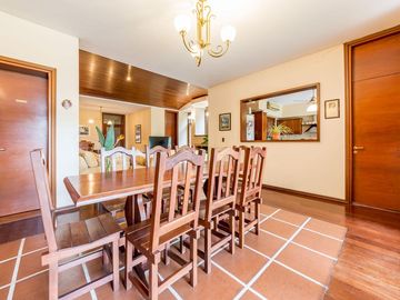 Venta Casa Con Pileta Quincho 4 Dormitorios c/ cochera - Arroyito, Rosario