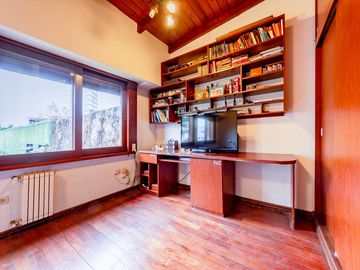 Venta Casa Con Pileta Quincho 4 Dormitorios c/ cochera - Arroyito, Rosario